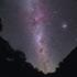 Nádherná jižní oblona v Andách, Mléčná dráha a vpravo dvě galaxie - Velké a Malé Magellanovo mračno | Chile, 2009