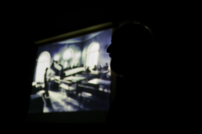 Jindřich Štreit prezentuje svou tvorbu | Den s fotografií, Bystřice nad Pernštejnem, 3. března 2012, 650x433, 60.04 KB