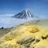 Pohled na vulkán Korjakskij (3462 m) z kráteru Avačinské sopky (2741 m) pořízený 7 měsíců po její významné erupci | Kamčatka, 2002
